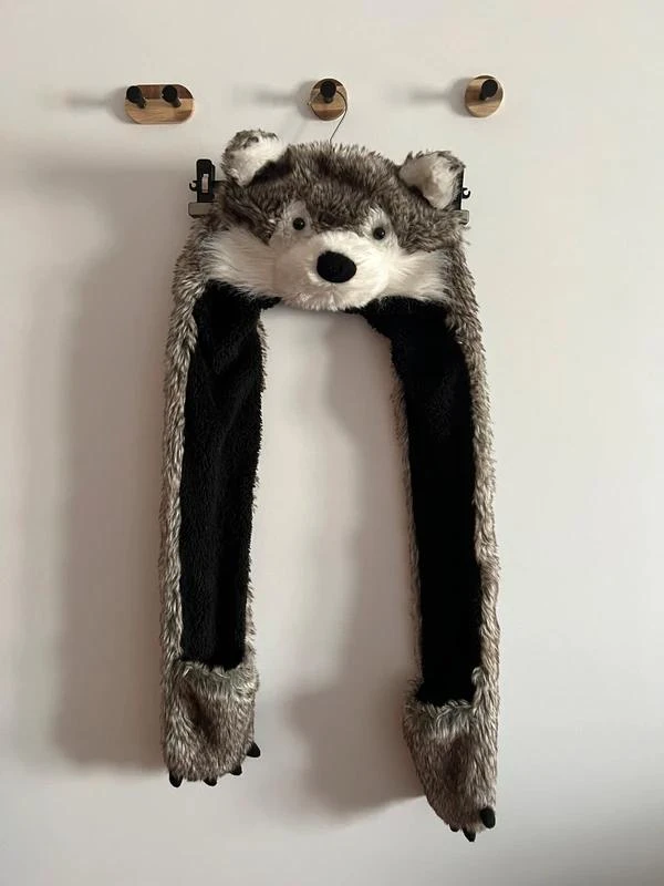 Gorro de Lobo com Cachecol e Luvas Incorporadas – photo 2